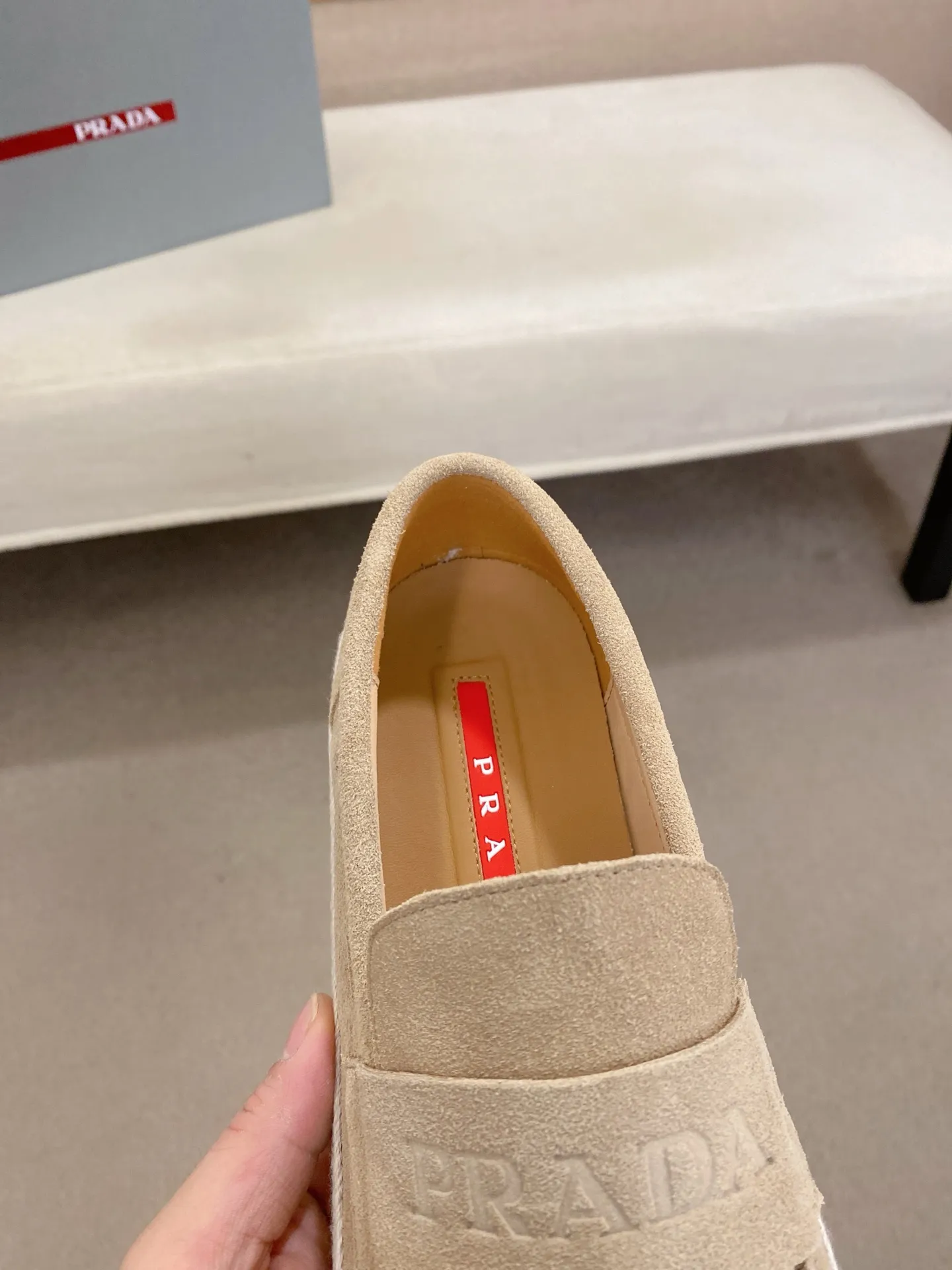 Men's shoes 💰 480💰 ✔️✔️✔️Top high version High-quality new PRADA (Prada) counters are launched at the same time. The new men's shoes and 😘fabrics are purely handmade in Niujing. Lining: Full cowhide lining. 👍🏿High-end☄️Open-molded non-slip rubber outsole, exquisite lines, simple and elegant, comfortable and high-end for leisure travel. Code number: 38-44. Can be customized45